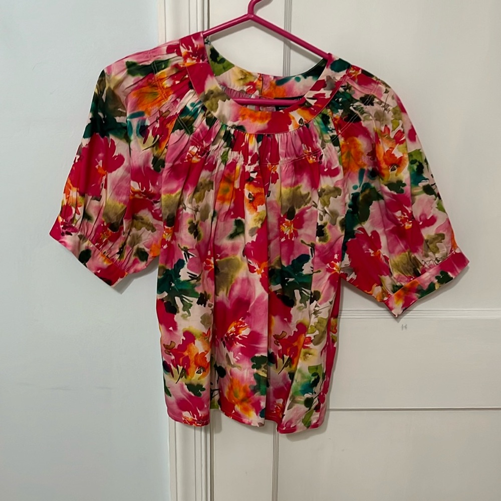Pop sleeve top